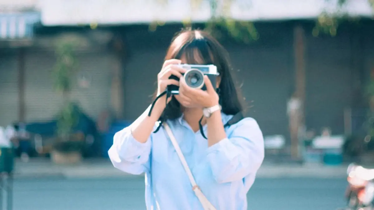 Tren digicam dan camcorder jadul kembali digemari Generasi Z. (Pexels/Champ Nitirak)