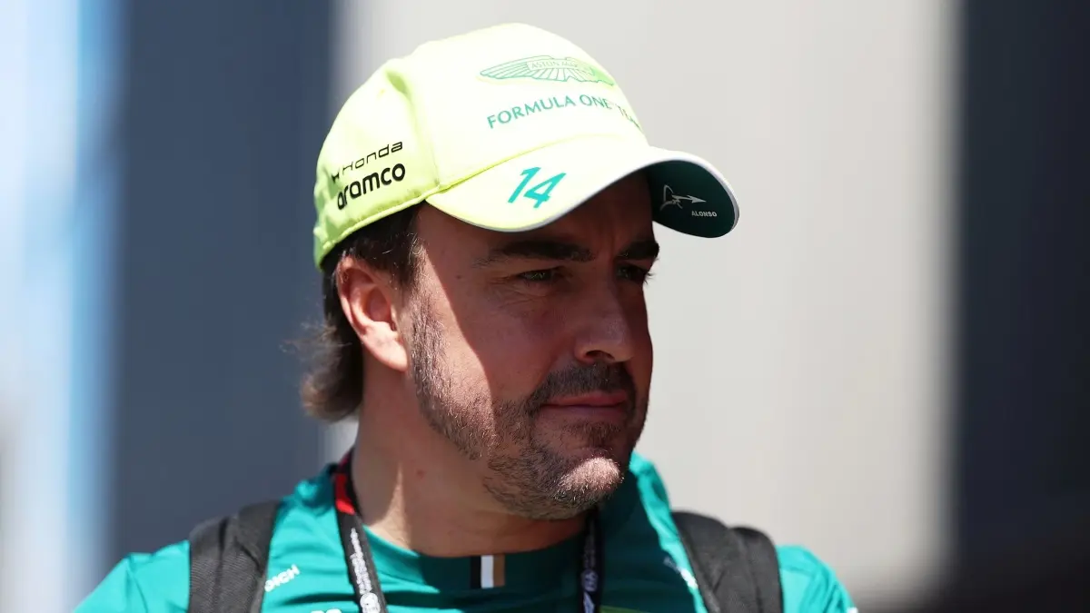 Adrian Newey optimistis Fernando Alonso bertahan di Aston Martin hingga F1 2027. (F1)
