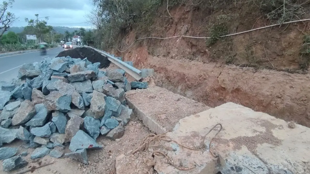 ITDC bersama BWS Nusa Tenggara I memperbaiki jaringan irigasi di KEK Mandalika. (Antara)