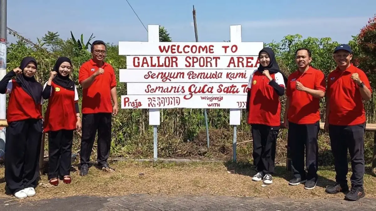 PERUBAHAN: Tim pengabdian dosen dan mahasiswa Unej, (dari kiri) Dita Arifinanda, Nur Lailatul Lutfiah, M Rizqon Al Musafiri, Hilma Nabila Uliz Zahro, Bejo Apriyanto, dan Vicky Indarto Setyono. (Istimewa)