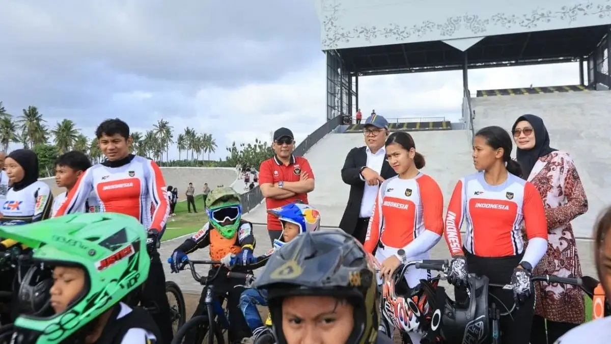Timnas BMX Indonesia meningkatkan intensitas latihan di Sirkuit Internasional BMX Supercross Banyuwangi menjelang Asian Games Aichi-Nagoya 2026. (Antara)