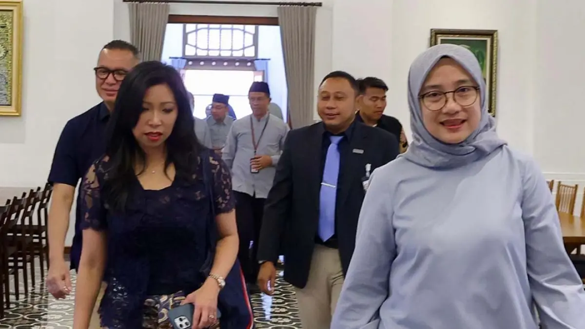 Bupati Ipuk bertemu Direktur Utama InJourney Maya Watono dan jajaran di pendapa Sabha Swagata Blambangan pada Jumat (31/7). (Humas Pemkab Banyuwangi)