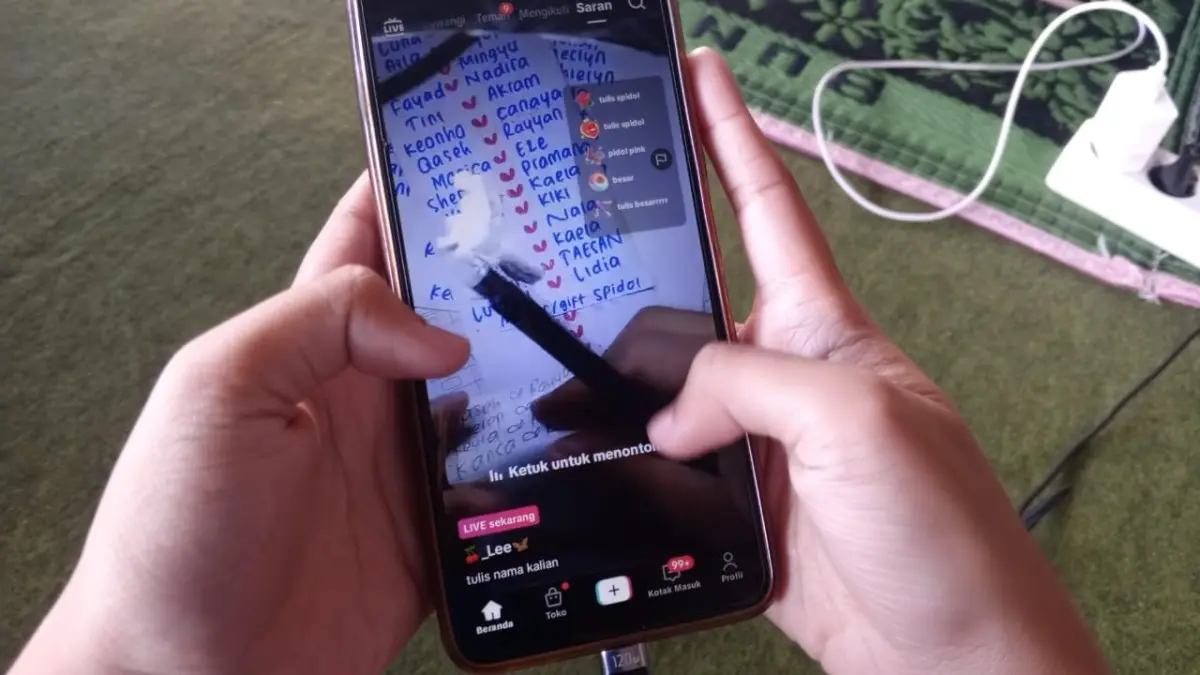 Baterai handphone yang cepat habis tidak selalu disebabkan usia perangkat. (Rahma untuk Radar Banyuwangi)