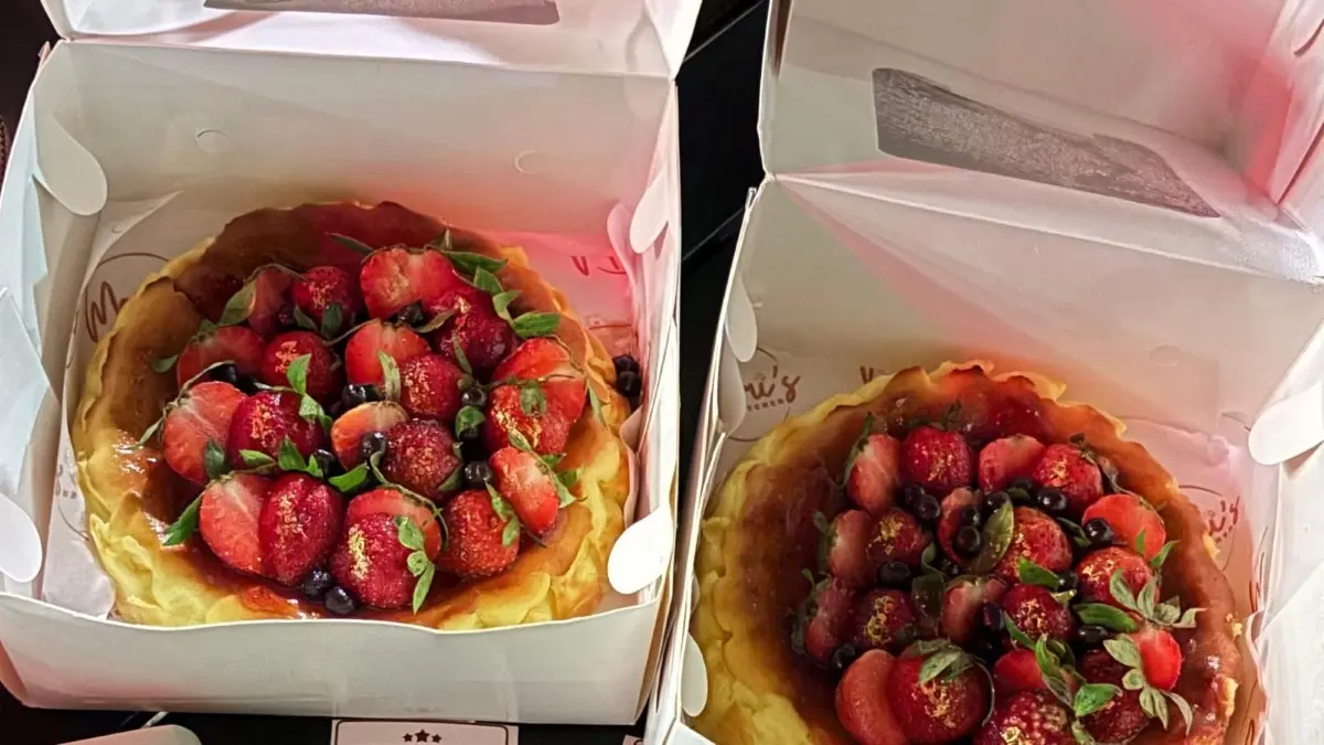 Cheesecake tetap menjadi dessert favorit berkat teksturnya yang lembut dan cita rasa khas. (Balquisse untuk Radar Banyuwangi)