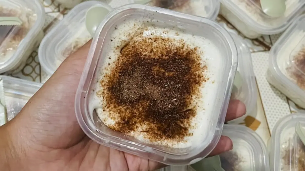 Dessert cup semakin diminati karena rasanya lembut, penyajiannya praktis, dan cocok untuk berbagai acara. (Desi untuk Radar Banyuwangi)