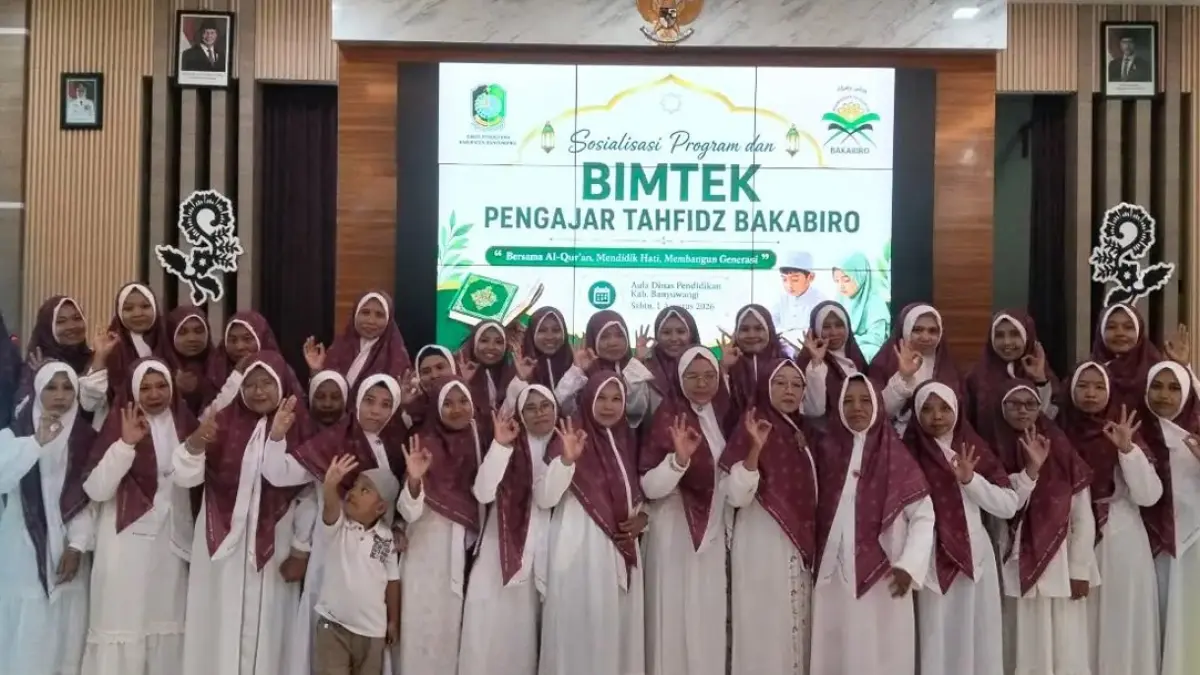 Puluhan kepala SD dan hafidzah pembina mengikuti bimtek yang digelar di aula Kantor Dispendik Banyuwangi pada Sabtu (1/8). (Foto: Dispendik Banyuwangi)