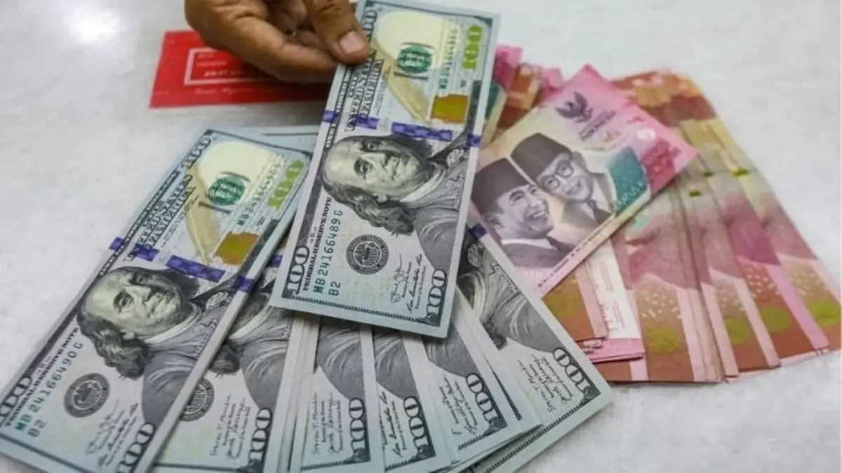 Rupiah diproyeksi menguat terhadap dolar AS setelah Presiden Donald Trump membatalkan rencana serangan ke Iran. (JawaPos.com)
