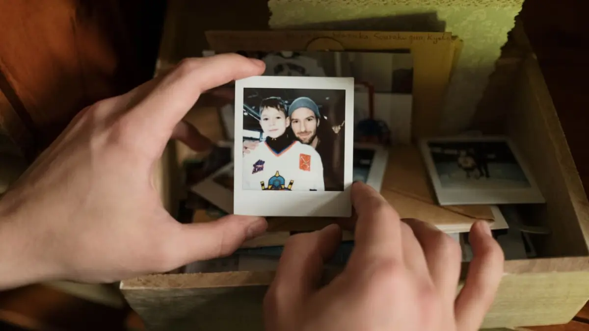 Tren mencetak foto bergaya Polaroid kembali diminati anak muda. (Pexels/cottonbro studio)
