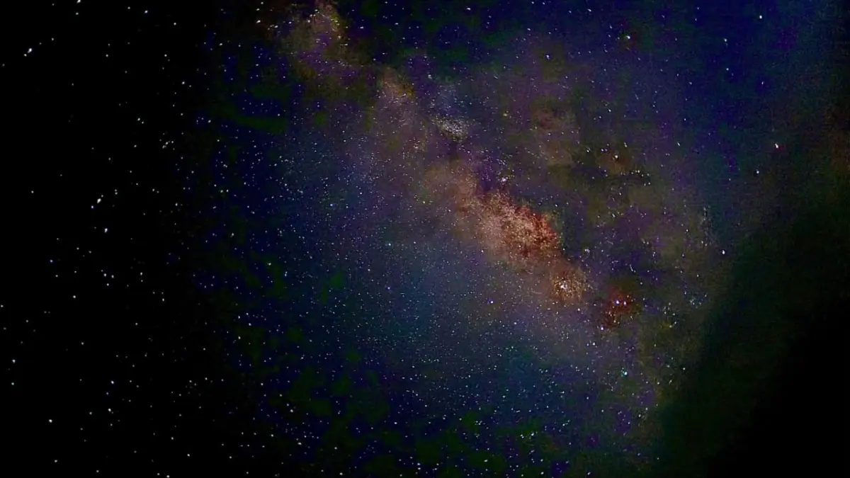 Banyuwangi menyimpan sejumlah lokasi terbaik untuk menikmati Milky Way. (Andika untuk Radar Banyuwangi)