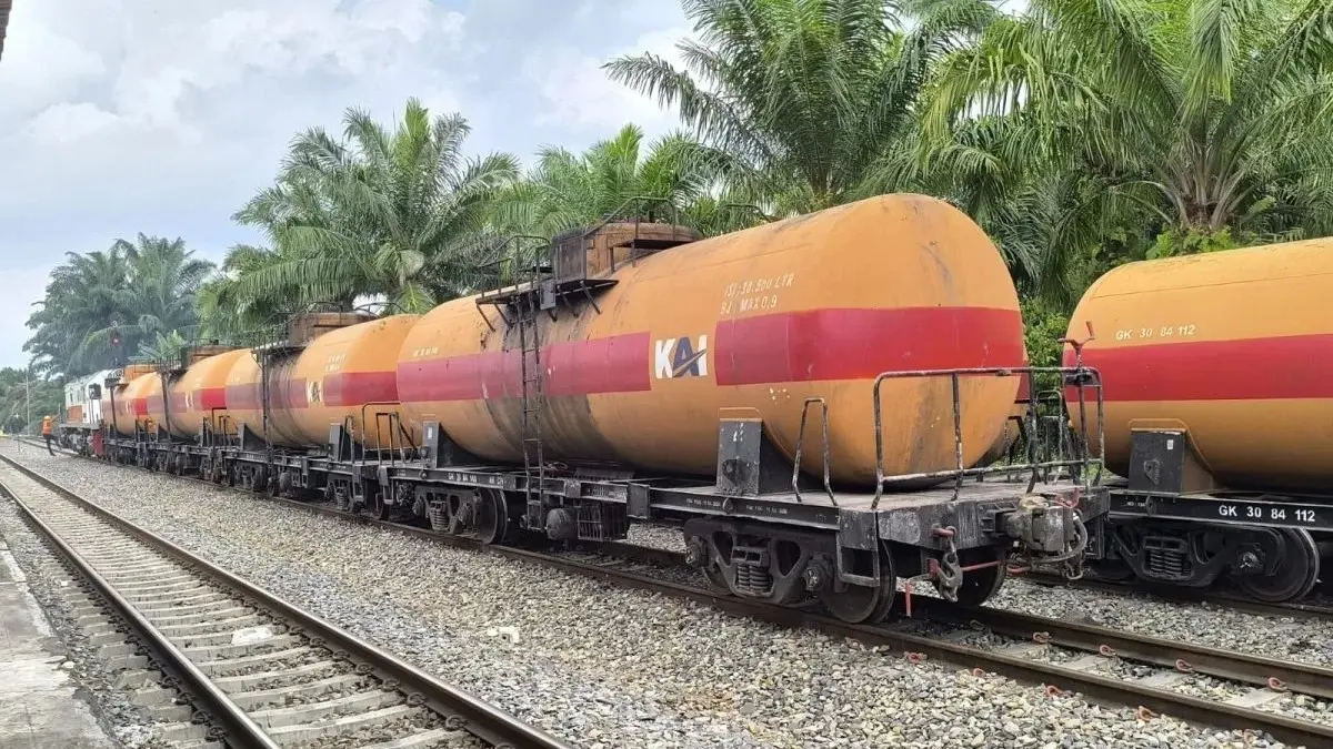 Volume angkutan perkebunan KAI mencapai 374.098 ton hingga Juli 2026. (Antara)