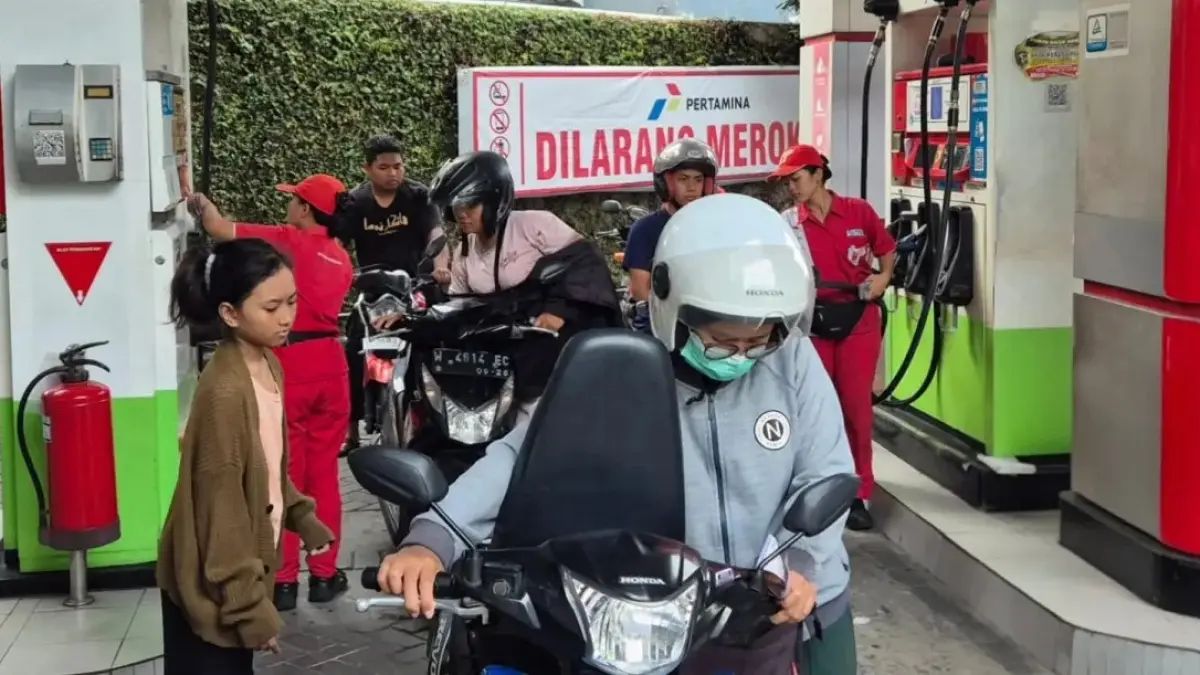 Penurunan harga Pertamax menjadi Rp15.950 per liter dinilai belum mampu menahan perpindahan konsumen ke Pertalite. (JawaPos.com)