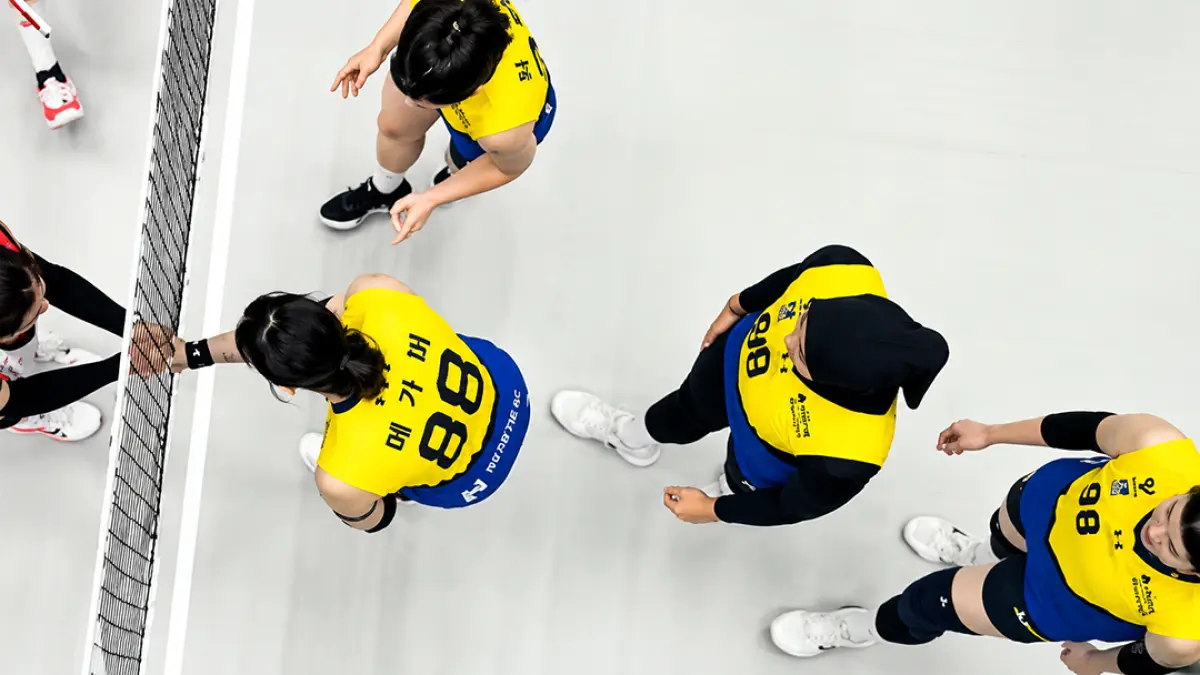 Sempat memakai jersey Hyundai Hillstate, namun Megawati Hangestri tetap dicadangkan karena terbentur aturan. (Tangkapan Layar YouTube KBS N Sports)