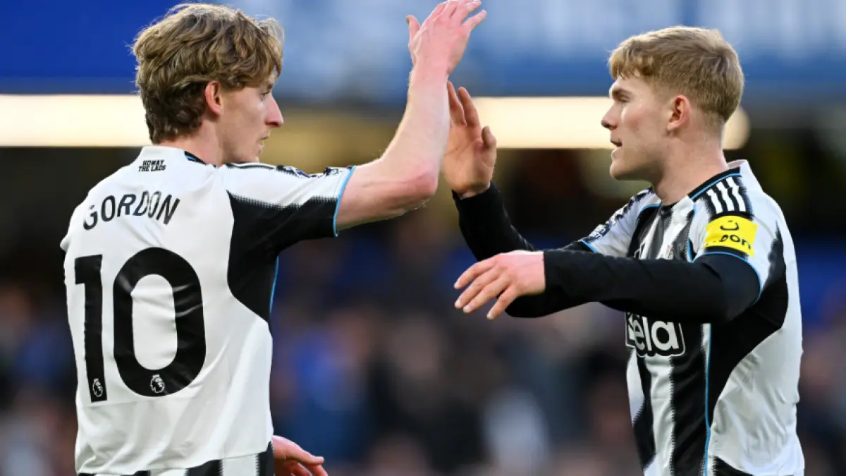 BERTAHAN: :Lewis Hall jadi incaran Manchester United (Newcastle United)