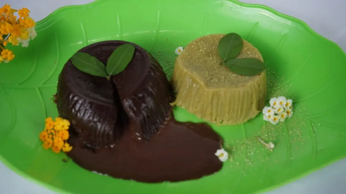 Lava cake kukus berbahan Chocolatos cokelat dan matcha. (Mayang untuk Radar Banyuwangi)