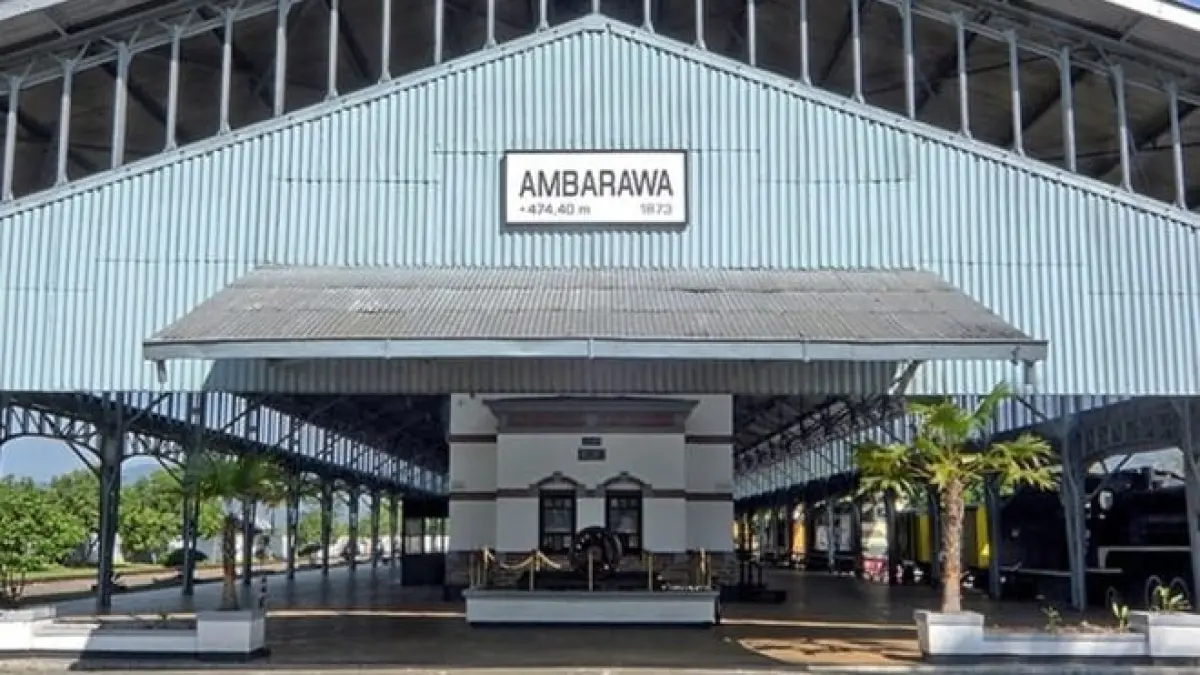 Wisata kereta api di Indonesia. (KAI Wisata)