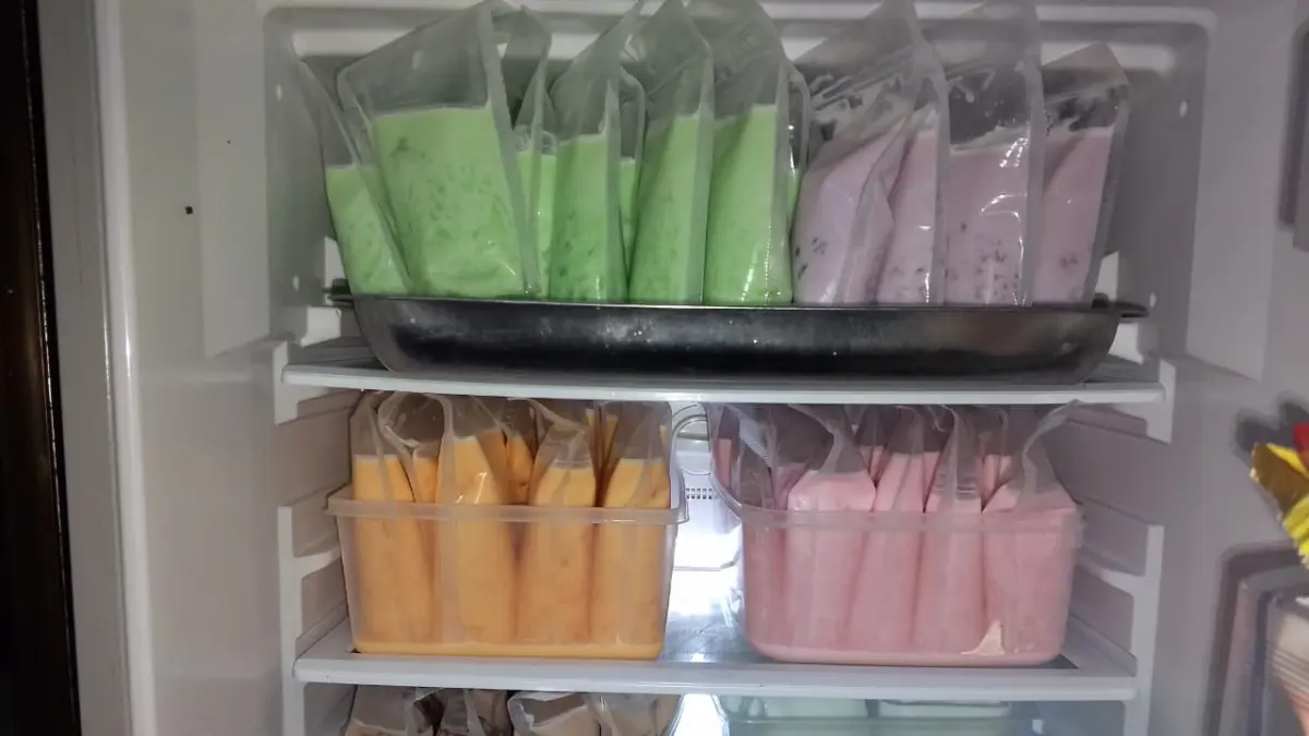 Es lumut kini hadir dengan beragam varian rasa kekinian. (Meivira untuk Radar Banyuwangi)