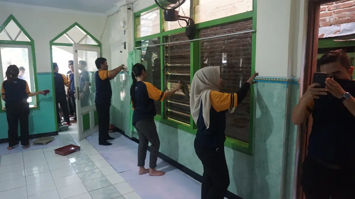 Aston Banyuwangi Hotel and Conference Center menggelar CSR menyambut HUT ke-81 RI. (Istimewa)