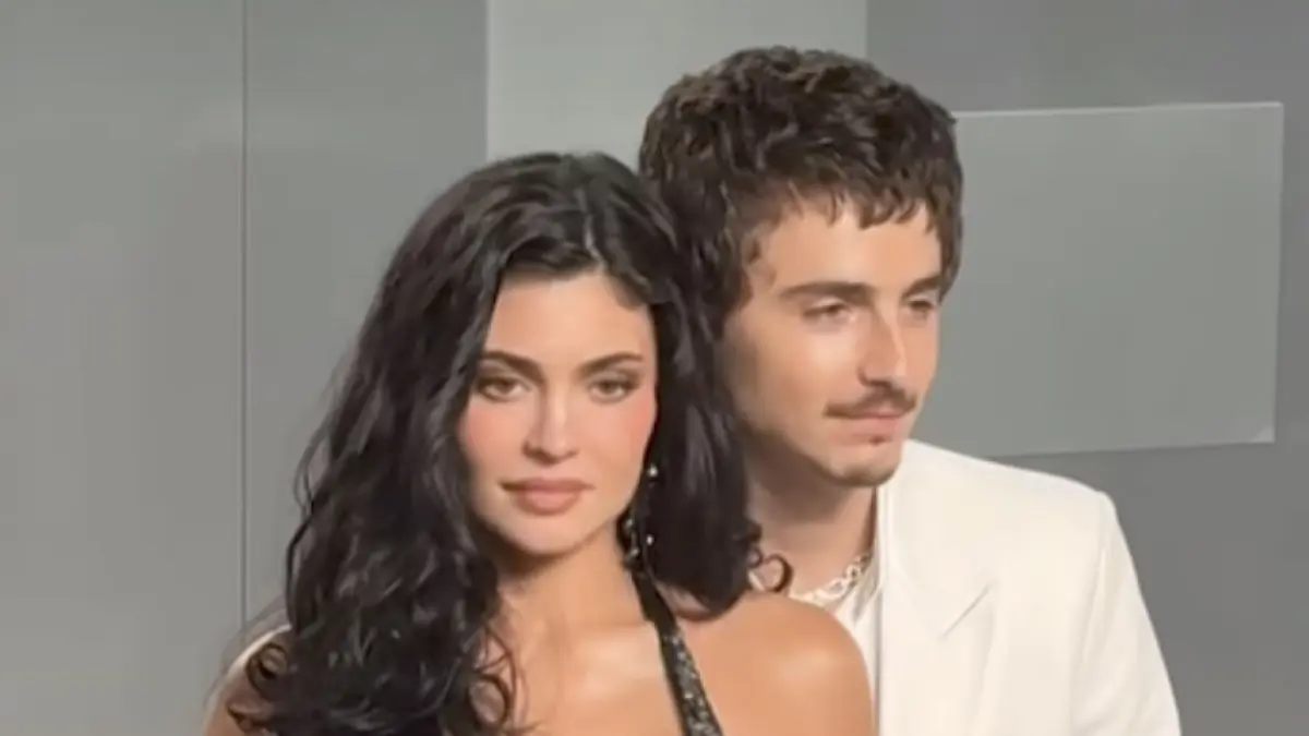 Kylie Jenner dan Timothée Chalamet disebut belum terburu-buru bertunangan atau menikah. (Instagram/kyliejennercloset)