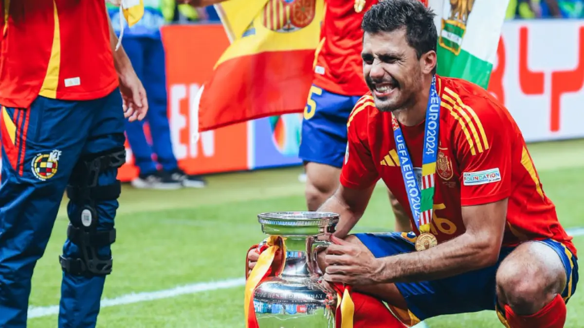 PINDAH: Rodri dikabarkan lebih tertarik pindah ke Barcelona ketimbang Real Madrid (Manchester City)