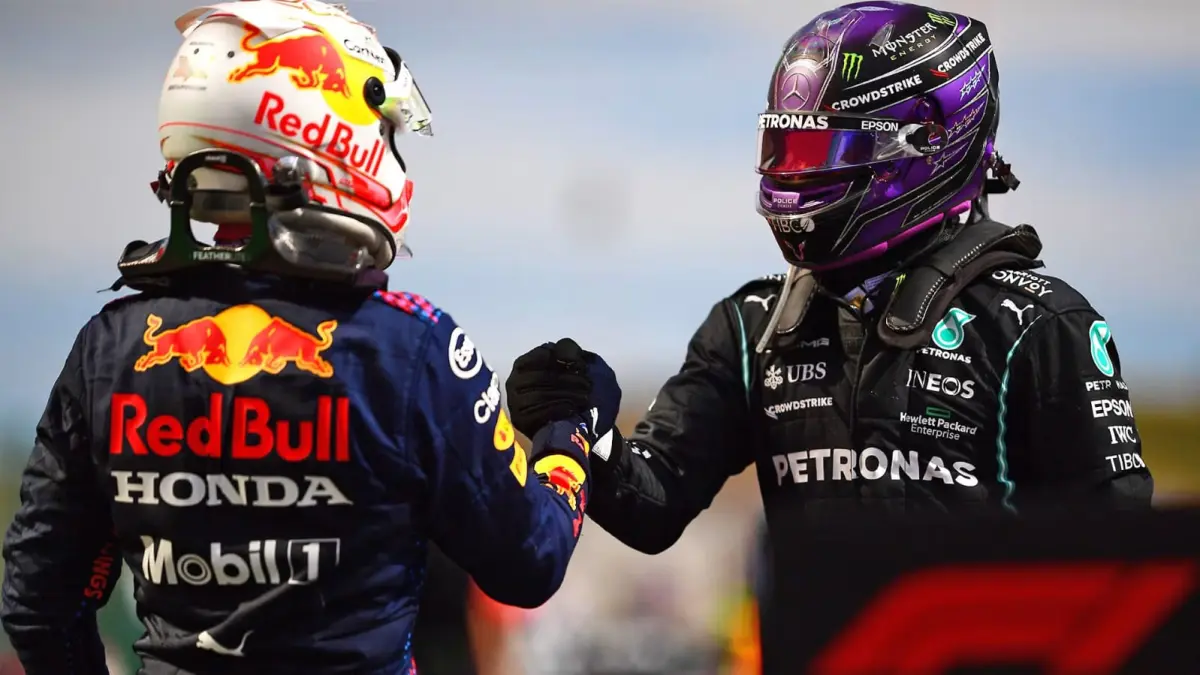 Lewis Hamilton dan Max Verstappen menjadi dua pembalap Formula 1 yang dikenal memiliki standar tinggi terhadap performa mobil dan pengembangan teknis tim. (F1)