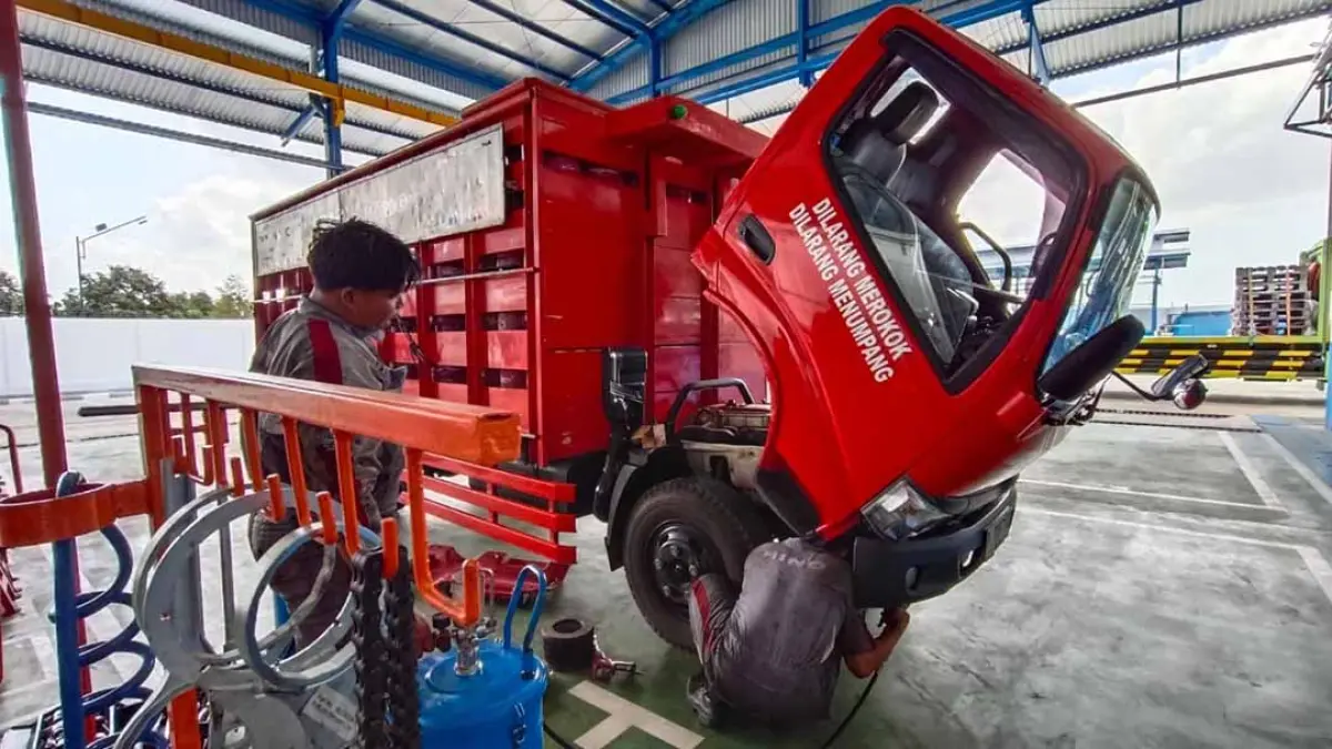 Penjualan Truk Hino di Jatim Tembus 850 Unit, Logistik Jadi Mesin Utama Semester I 2026. (Toha/Radar Banyuwangi)