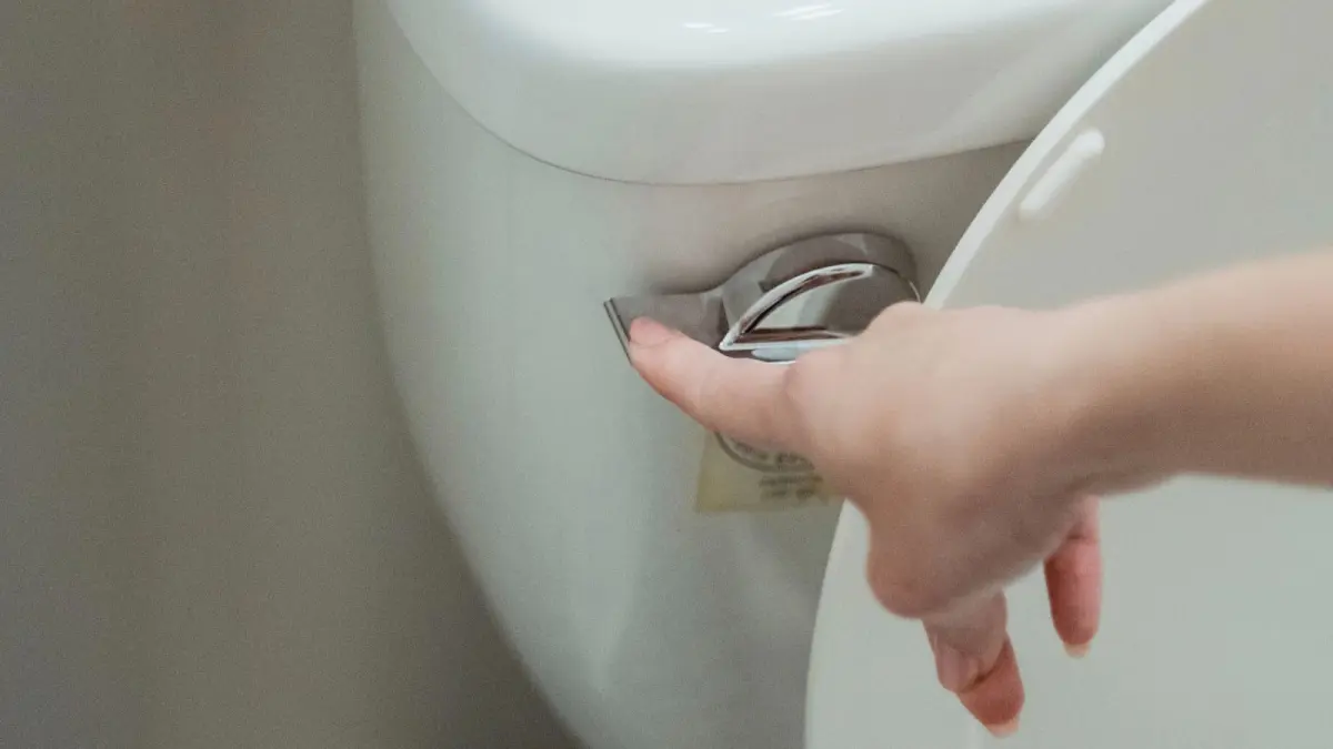 Sering menahan buang air kecil dapat mengganggu pengosongan kandung kemih dan meningkatkan risiko ISK. (Pexels/Miriam Alonso)