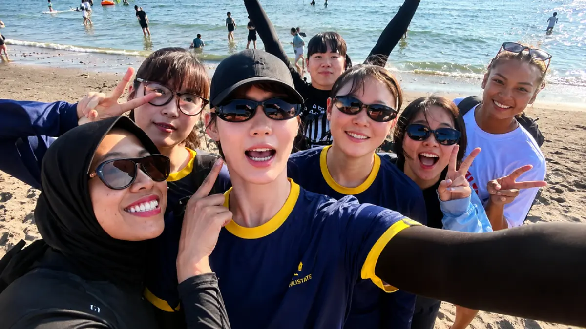 Inilah momen keakraban Megawati Hangestri dan pemain Hyundai Hillstate lakukan trekking di Jeju. (Instagram @hdecvolleyballteam)