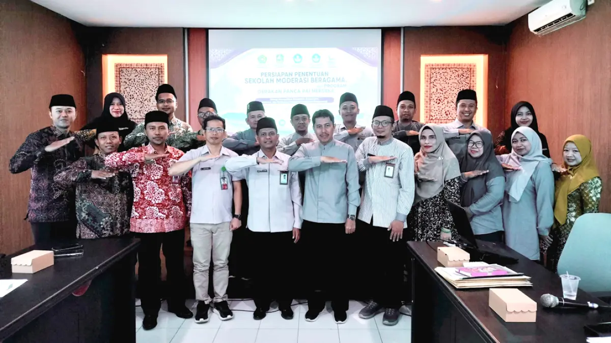 KOORDINASI: Perwakilan Kemenag, Cabdindik Jatim Wilayah Banyuwangi dan Dispendik Banyuwangi usai mengikuti rapat dikantor Kemenag. (Kemenag Banyuwangi)