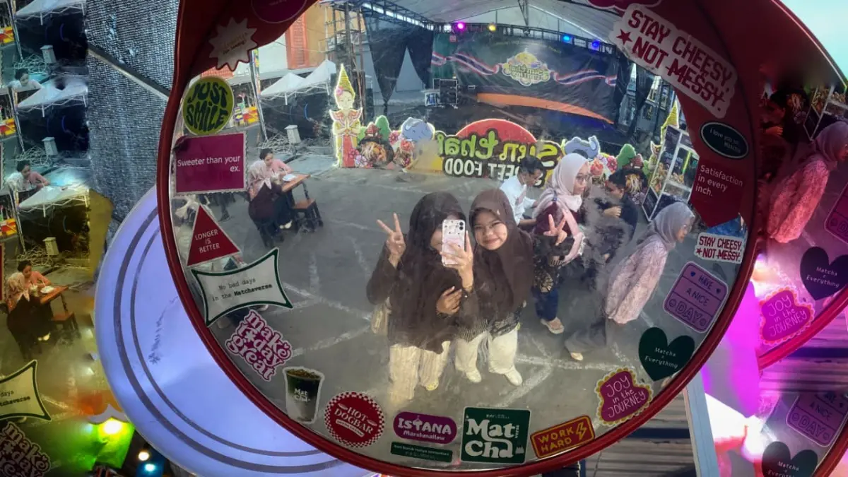 Mirror selfie mulai menjadi daya tarik di berbagai event. (Rizkia untuk Radar Banyuwangi)