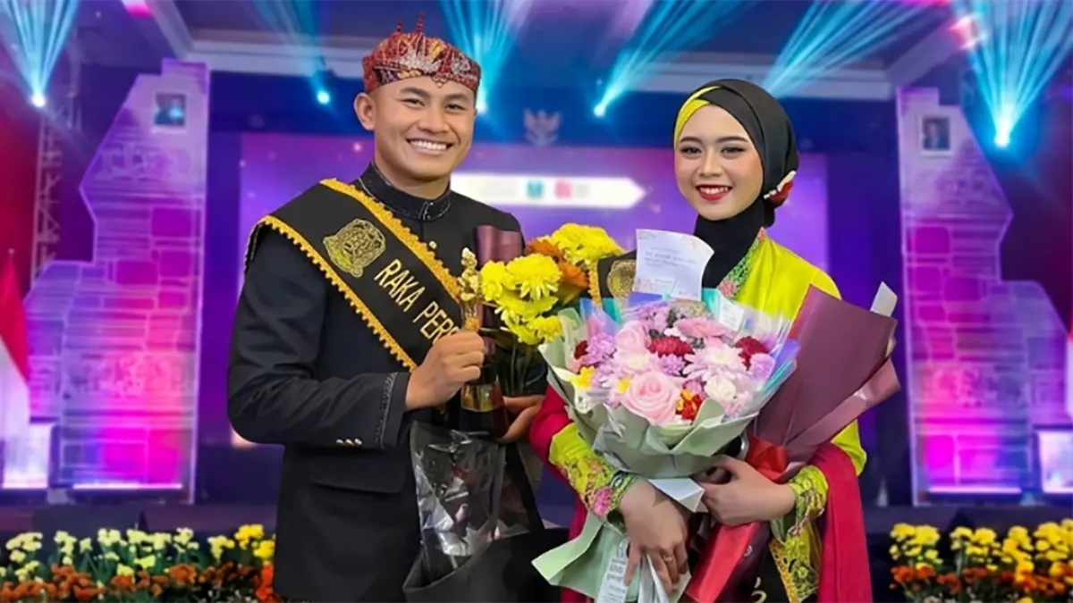 Duta Wisata Banyuwangi Metha dan Haikal mencetak prestasi di Raka Raki Jatim 2026. Metha masuk Top 10, Haikal meraih Raka Persahabatan. (banyuwangitourism.com)