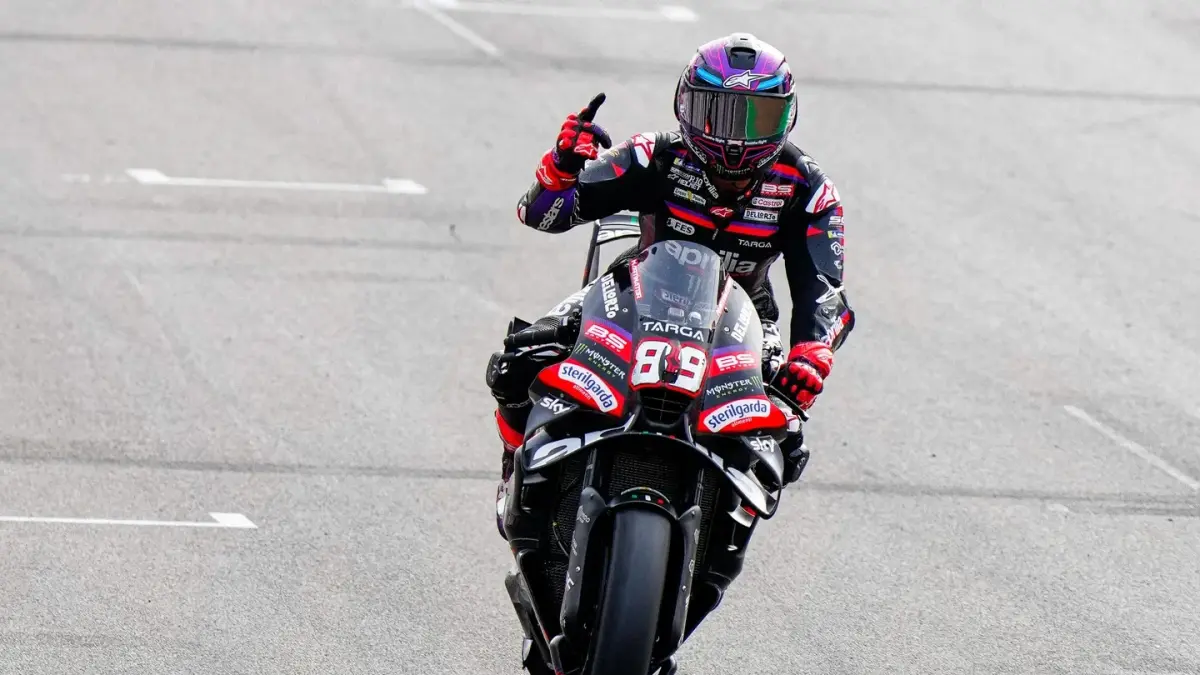 Jorge Martin memacu Aprilia dalam MotoGP Inggris di Sirkuit Silverstone, Sabtu (8/8).