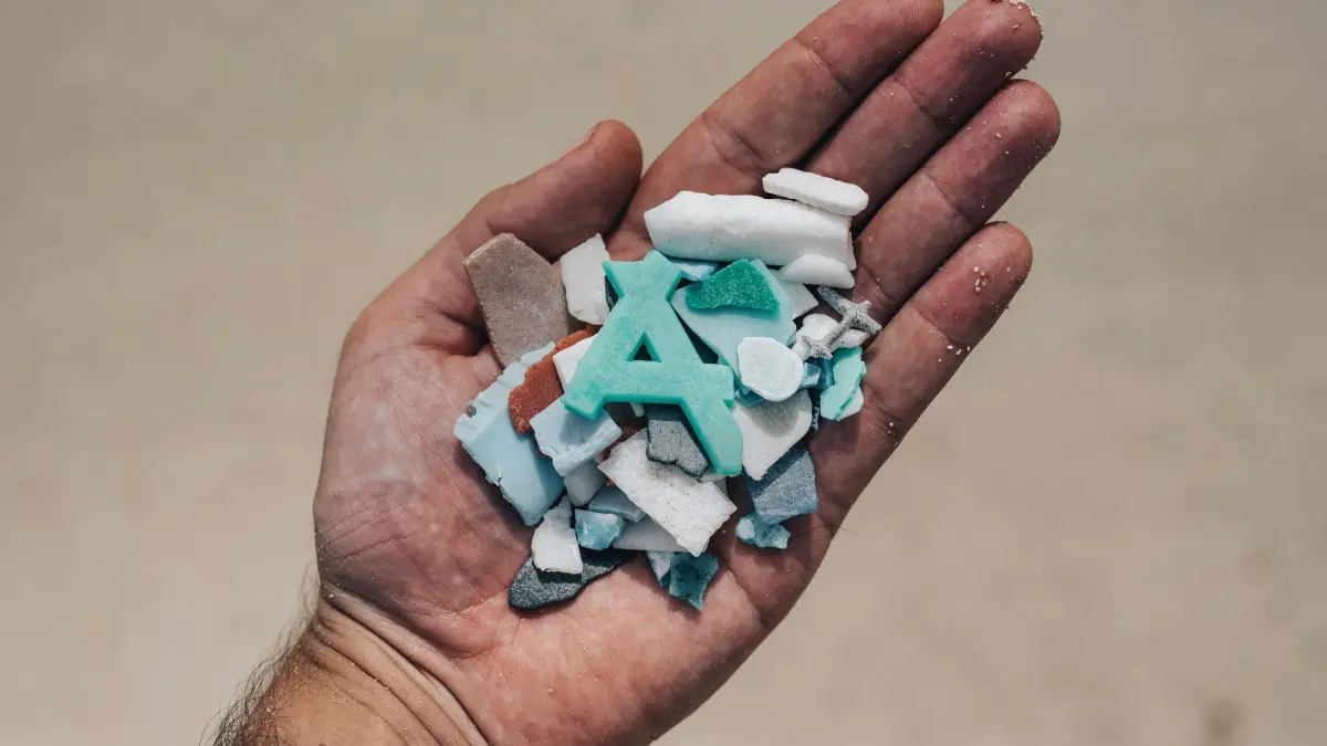 Mikroplastik dapat lepas dari sejumlah material yang bersentuhan dengan makanan dan minuman. (Pexels/Alfo Medeiros)
