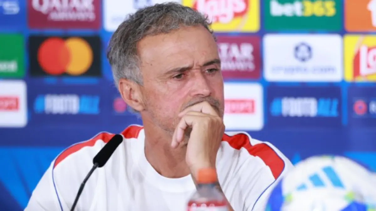 NYAMAN: Luis Enrique masih menikmati kebersamaannya bersama PSG (PSG)