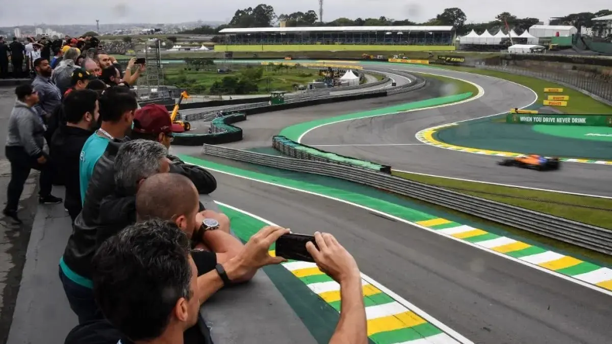 Pantai Botafogo dengan Gunung Sugarloaf di Rio de Janeiro, Brasil. Kawasan tersebut dipilih sebagai lokasi peluncuran global MotoGP musim 2027 yang menandai dimulainya era regulasi baru. (Antara)