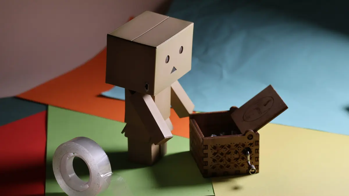 Proses pembuatan animasi stop-motion mengandalkan pengaturan objek secara bertahap sebelum setiap gerakan direkam menjadi rangkaian gambar. (Pexels/Maxwell Pels)