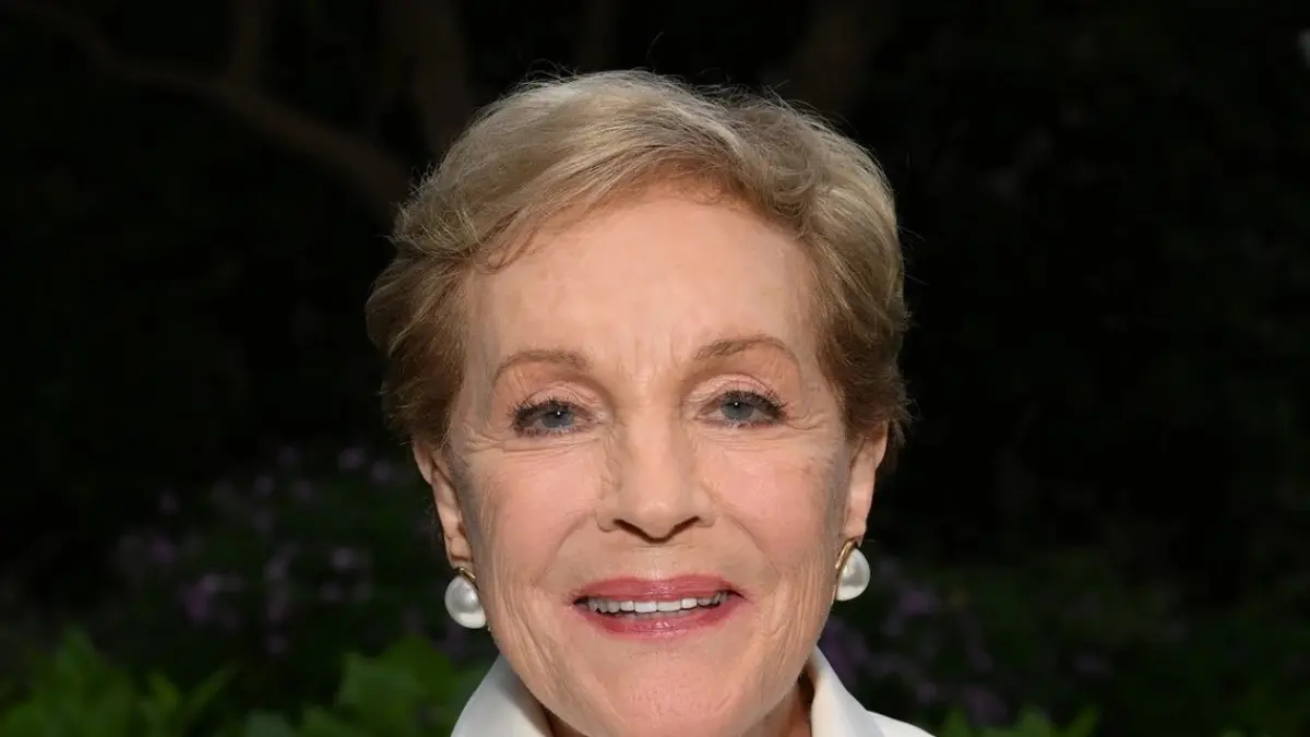 Julie Andrews memastikan tidak kembali memerankan Ratu Clarisse Renaldi dalam The Princess Diaries 3. Film terbaru tersebut akan kembali menghadirkan Anne Hathaway sebagai Mia Thermopolis. (Disney Wiki)