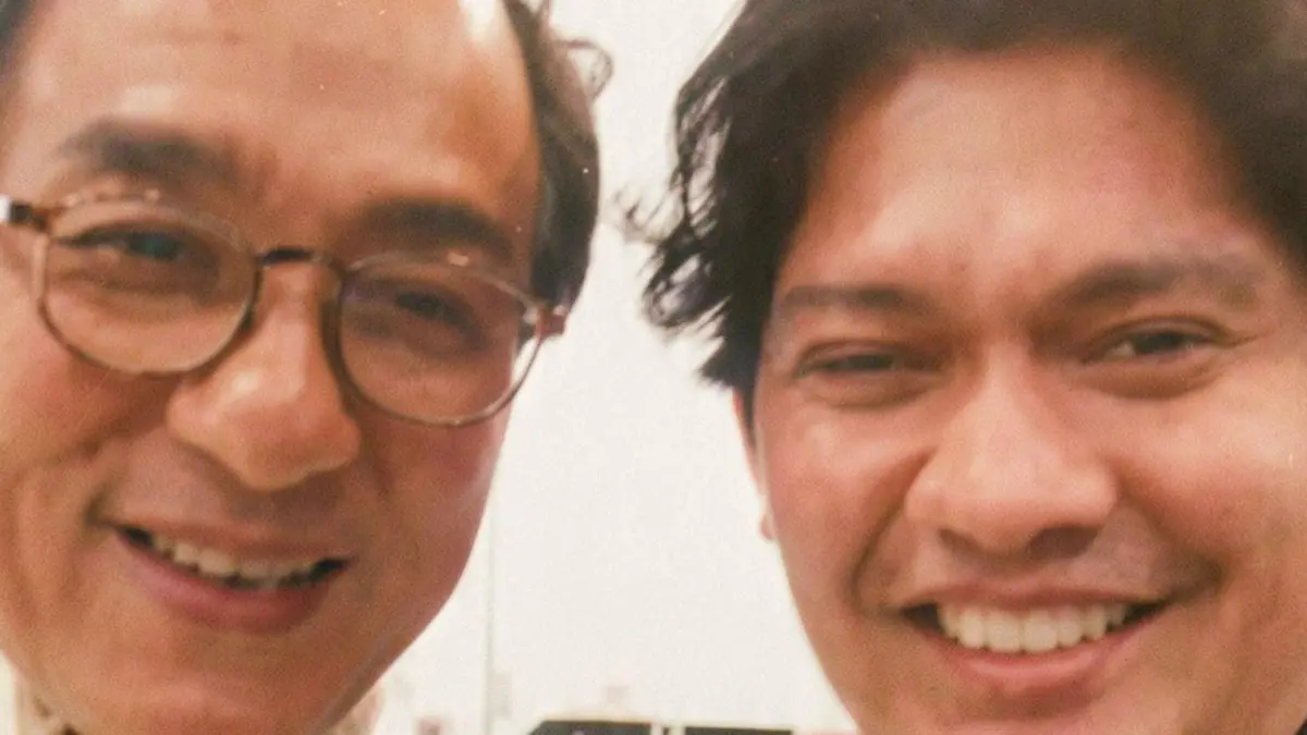 Iko Uwais berdiri bersama legenda film aksi Jackie Chan dalam rangkaian The 7th Jackie Chan International Action Film Week di Harbin, China. (Instagram/audyitem)