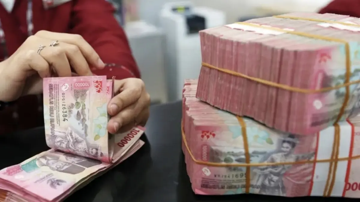 Nilai tukar rupiah menguat 50 poin menjadi Rp17.827 per dolar AS pada penutupan perdagangan Jumat. Penguatan dipengaruhi respons positif pasar terhadap pidato RAPBN 2027 Presiden Prabowo Subianto. (JawaPos.com)