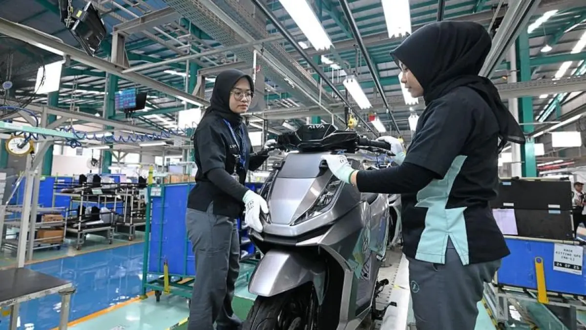 Pemerintah siapkan trade-in motor bensin ke motor listrik. Motor lama berpotensi di-scrapping agar tak kembali beredar dan konsumsi BBM berkurang. (Foto: Sekretariat Presiden)