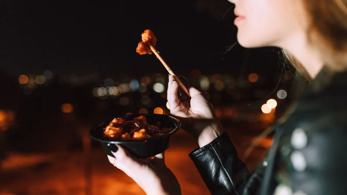 Sensasi pedas kini berkembang menjadi tantangan global. Cabai superpedas menjadi bagian dari subkultur chiliheads yang memadukan kuliner, hiburan, dan uji nyali. (Pexels/RDNE Stock Project)