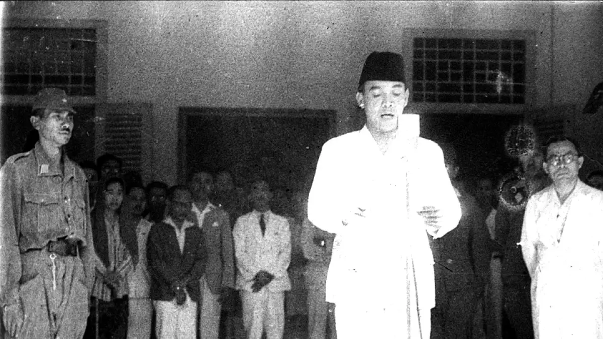 Proklamasi dibacakan Soekarno di Pegangsaan Timur 56. (National Library of Indonesia)