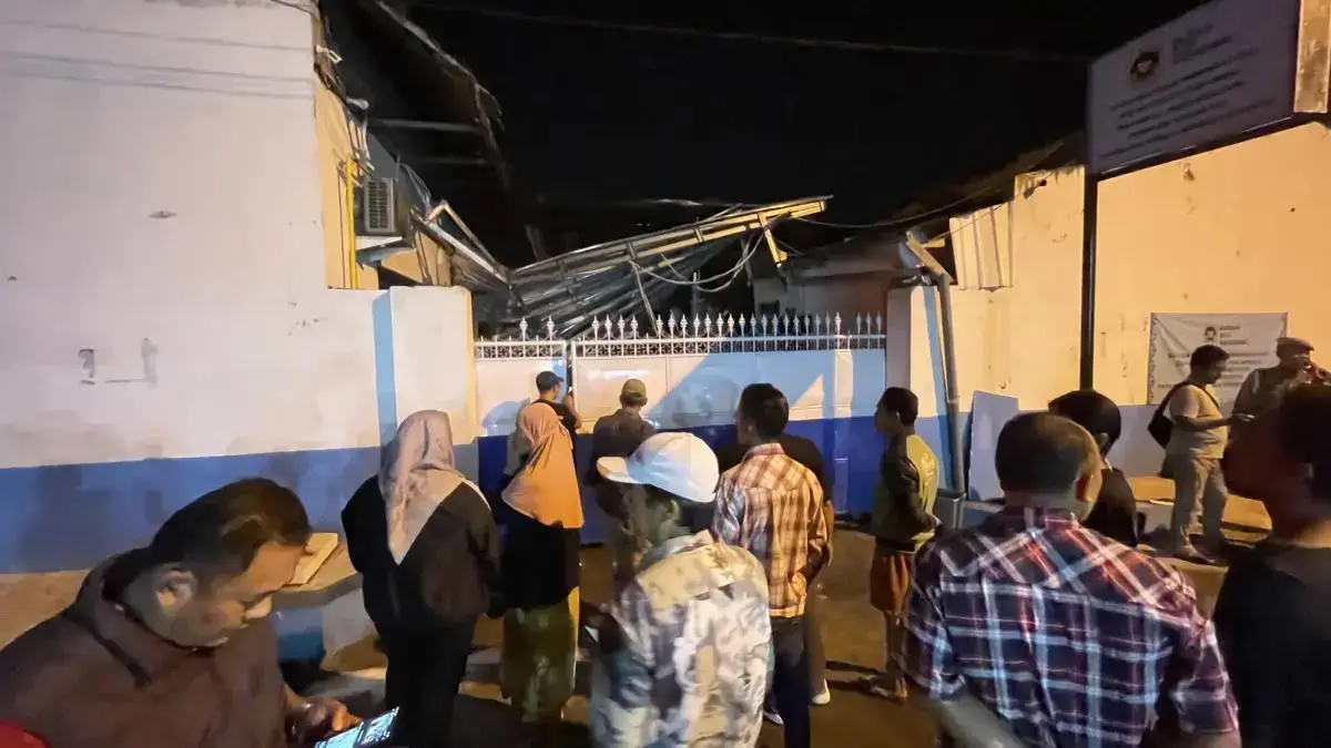 Satuan Palayanan Pemenuhan Gizi (SPPG) Medali 1, Desa Medali, Kecamatan Puri, Kabupaten Mojokerto meledak pada Kamis (13/8) malam. (Radar Mojokerto)