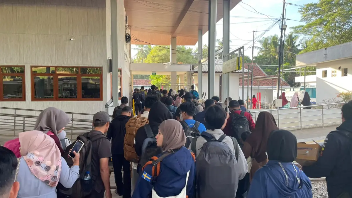 Aktivitas penumpang kereta api meningkat pada momentum libur Hari Kemerdekaan. Hingga 16 Agustus 2026, KAI mencatat 706.908 tiket telah dipesan untuk keberangkatan 14–17 Agustus 2026. (KAI)