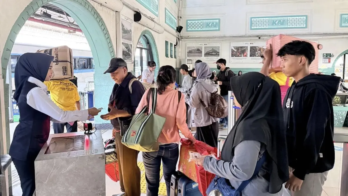Aktivitas perjalanan kereta api terus meningkat seiring bertambahnya mobilitas masyarakat sepanjang 2026. (Antara)