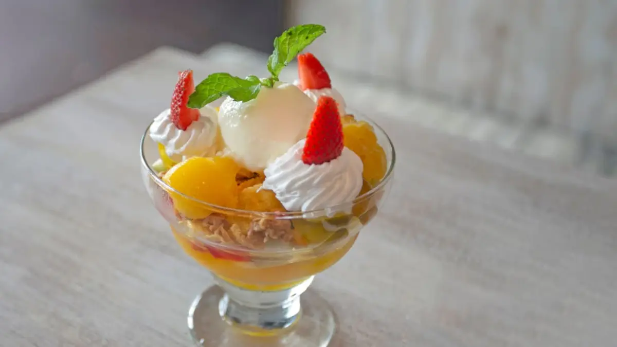 Es teler es krim memadukan kesegaran buah, kuah susu creamy, es krim, dan keju dalam satu sajian kekinian. Kreasi ini menjadi salah satu bentuk inovasi kuliner tradisional. (Pexels/Jeffry Surianto)