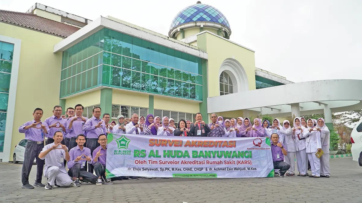 JAGA MUTU LAYANAN: Jajaran RSAH menyambut tim survei akreditasi RS. (RS Al Huda for Radar Banyuwangi)