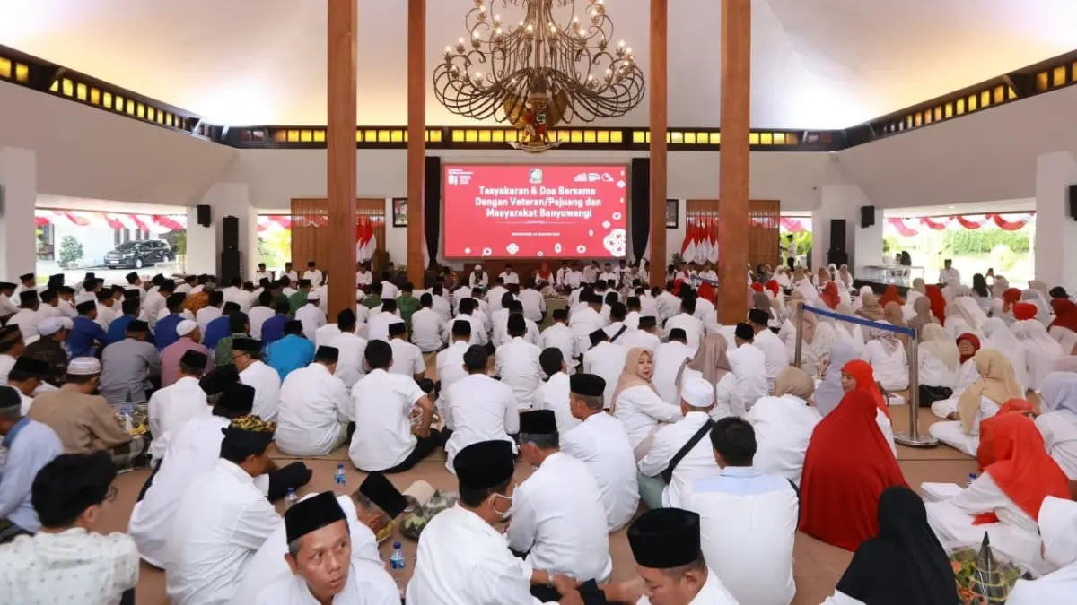 Suasana tasyakuran HUT ke-81 Kemerdekaan RI, Minggu sore (16/8) di Pendapa Sabha Swagata Blambangan. Momen tersebut menjadi simbol penghormatan kepada para pejuang kemerdekaan. (Portal Banyuwangi)