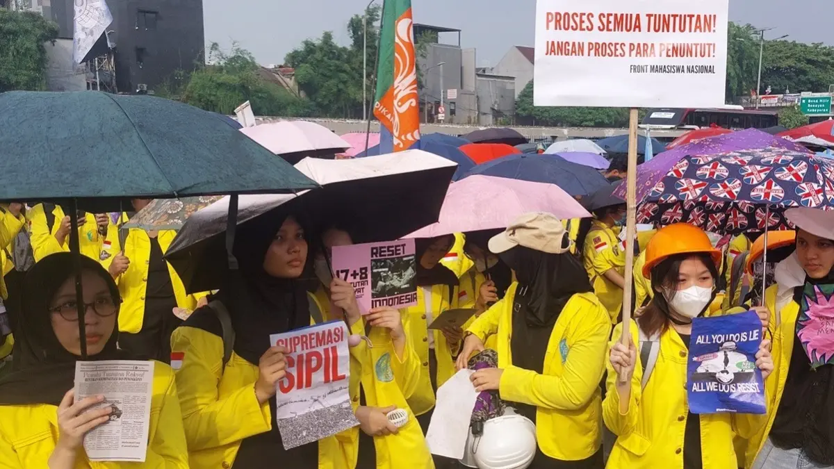 Aksi mahasiswa yang tergabung dalam Badan Eksekutif Mahasiswa Universitas Indonesia (BEM UI). (JawaPos.com)