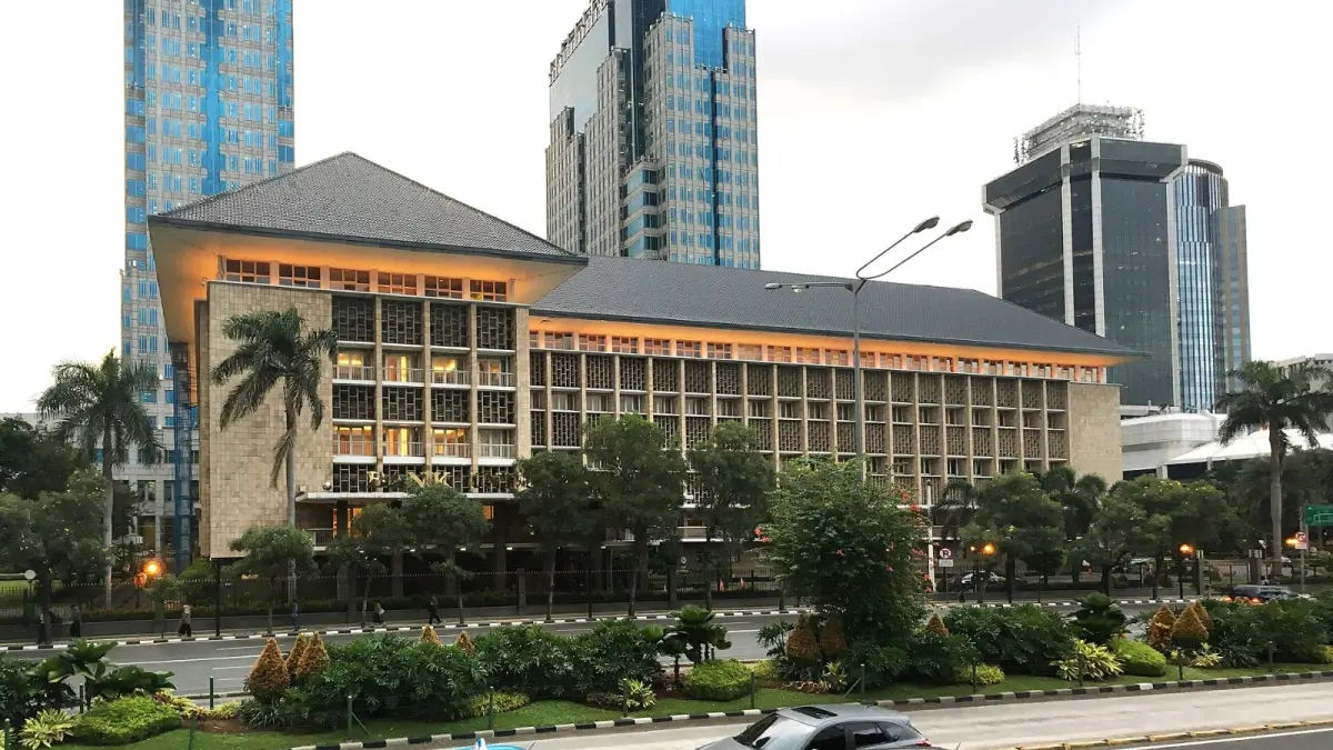 Pergerakan rupiah diperkirakan cenderung menguat terbatas. Hasil RDG Bank Indonesia pada 18–19 Agustus 2026 menjadi salah satu faktor penting yang akan menentukan arah nilai tukar dalam perdagangan berikutnya. (Wikimedia Commons/Rochelimit)