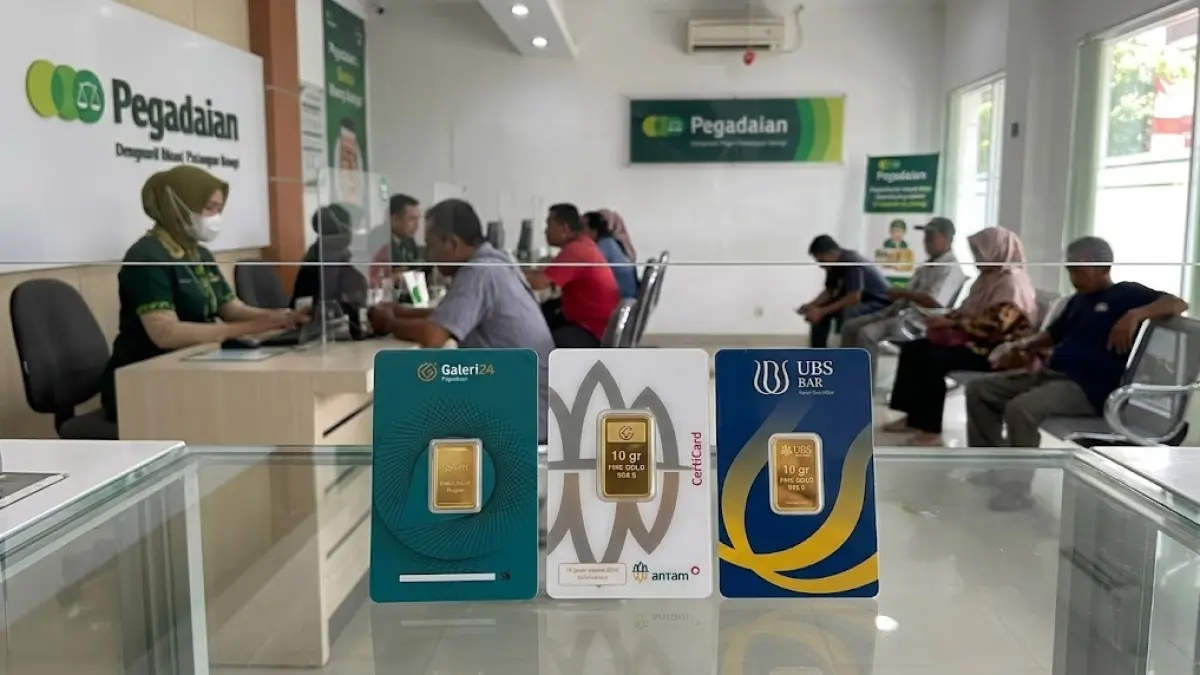 Harga emas Galeri24, Antam, dan UBS di Pegadaian tercatat turun pada Rabu (19/8) dibandingkan harga sehari sebelumnya. Harga dapat berubah sewaktu-waktu. (Gemini AI)